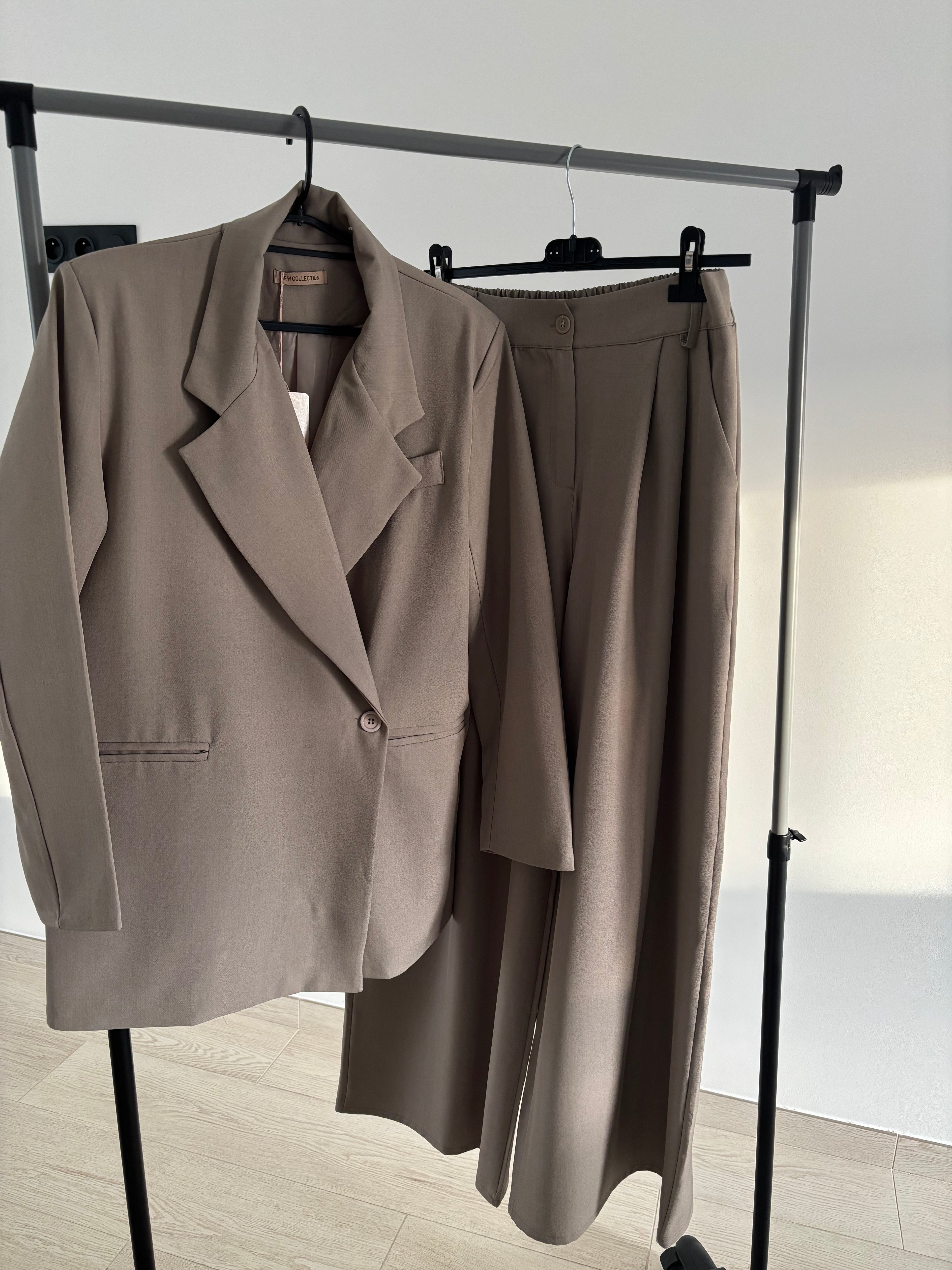 Ensemble tailleur taupe