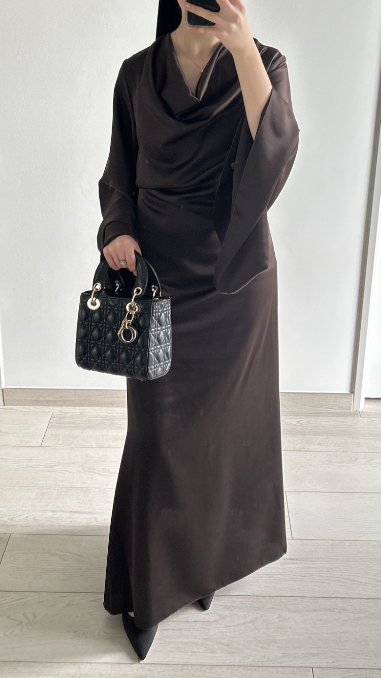 Robe longue satinée