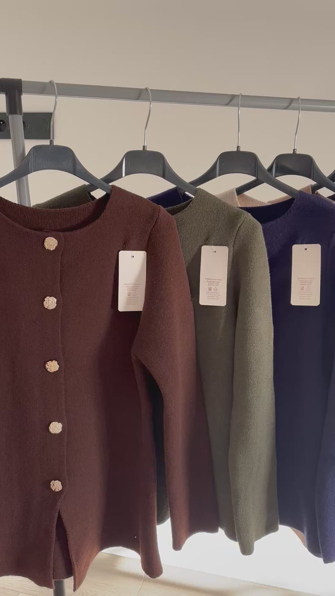 Gilet à boutons dorés